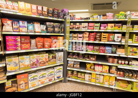 Libero da prodotti su uno scaffale di supermercato. Foto Stock