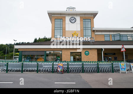 Vista generale di Morrisons supermercato store Rogerstone, Wales, Regno Unito. Foto Stock