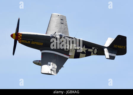 L'aereo P-51B nordamericano chiamato Berlin Express, che ha volato dagli Stati Uniti per apparire agli spettacoli aerei nel Regno Unito. Duxford, Cambs. Foto Stock