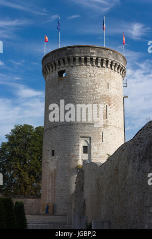 Il 'Tour des Archives' nel Jardin des Arts, Vernon, Eure, Francia, costruito da Enrico Beauclerc nel 1123, figlio di Guglielmo il Conquistatore Foto Stock