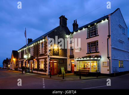 Il Dolphin Hotel, crepuscolo, birra, Devon, Inghilterra, Regno Unito Foto Stock
