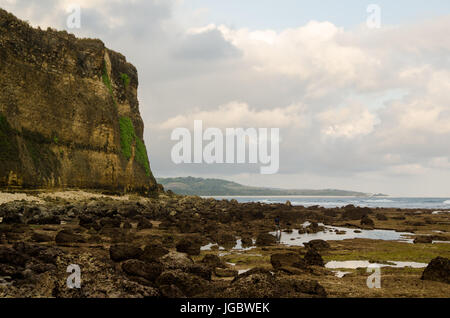 Marea bassa scogliera di Sumba, Indonesia Foto Stock