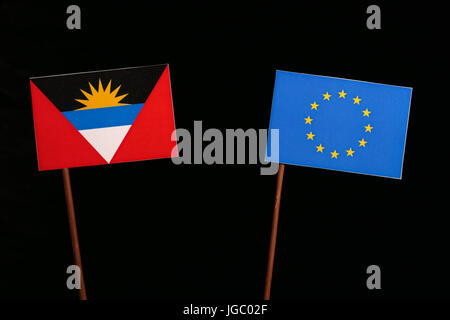 Antigua e Barbuda bandiera con l Unione Europea (UE) bandiera isolati su sfondo nero Foto Stock