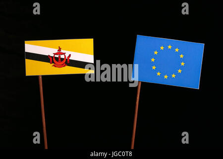 Brunei bandiera con l Unione Europea (UE) bandiera isolati su sfondo nero Foto Stock