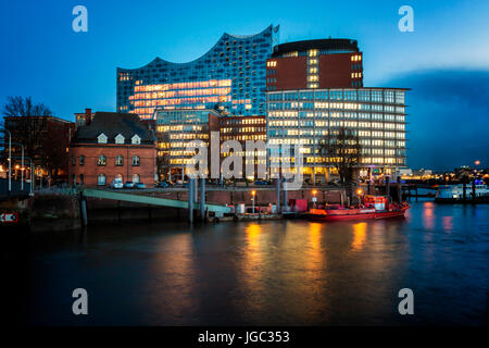 Kehrwiederspitze ed Elbe Philharmonic Hall, Amburgo, Germania Foto Stock