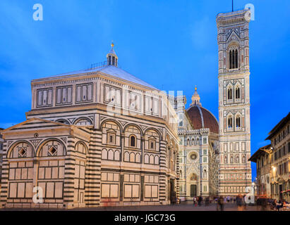 Battistero di San Giovanni, Cattedrale di Santa Maria del Fiore e il Campanile di Giotto, Firenze, Toscana, Italia Foto Stock