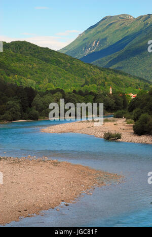 La Slovenia, Soca valley. Fiume Soca vicino a Kobarid. Foto Stock