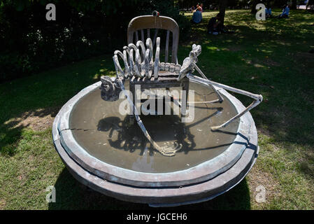 Londra, Regno Unito. 5 Luglio, 2017. "Invisibile madre", 2015, di Urs Fischer. Il fregio Sculpture Festival apre al pubblico in Regent's Park. All'aperto con opere di importanti artisti provenienti da tutto il mondo le sculture sono in mostra dal 5 luglio al 8 ottobre 2017. Credito: Stephen Chung/Alamy Live News Foto Stock