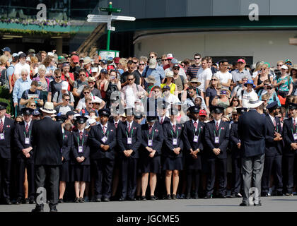 WIMBLEDON folla Inserisci motivi per iniziare a riprodurre il giorno 4, i campionati di Wimbledon 2017, i campionati di Wimbledon 2017, 2017 Foto Stock