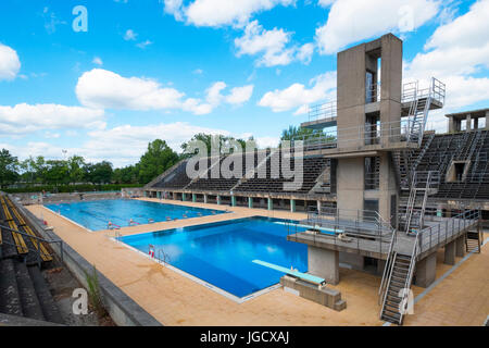 Il nuoto e le immersioni piscine al Olympiastadion ( Stadio Olimpico di Berlino, Germania Foto Stock