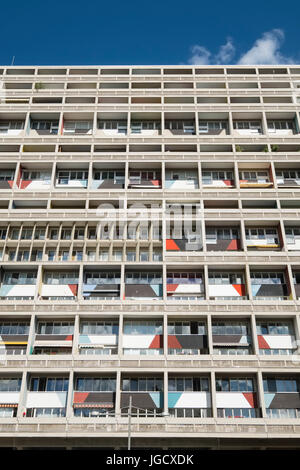 Vista esterna del modernismo Corbusierhaus appartamento edificio costruito come Unite d'abitazione a Berlino, Germania Foto Stock