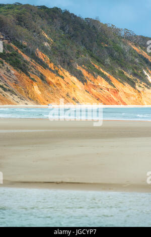 Doppio punto di isola e le sabbie colorate di Rainbow Beach, Great Sandy National Park, Queensland, Australia Foto Stock