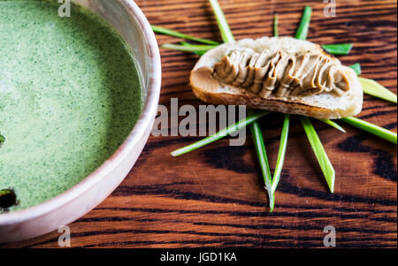 Vishihoise con pollo patè. Messa a fuoco selettiva Foto Stock