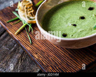 Vishihoise con pollo patè. Messa a fuoco selettiva Foto Stock