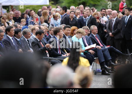 Berlino, Germania. 05 Luglio, 2017. Il Cancelliere Merkel e il presidente cinese Xi Jinpingi visita il panda orsi Meng Meng Jiao e Qing presso la Nuova Panda giardino al giardino zoologico di Berlino. Credito: Simone Kuhlmey/Pacific Press/Alamy Live News Foto Stock