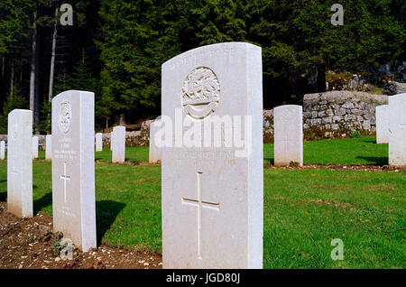 Altopiano di Asiago, Veneto, Italia. La prima guerra mondiale, Barenthal British Cimitero di guerra. Foto Stock