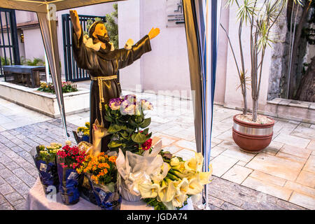 Benedizioni, la massa, la chiesa di San Francisco di Assis, 04/10/2015, Capitale, Vila Clementino, São Paulo, Brasile. Foto Stock