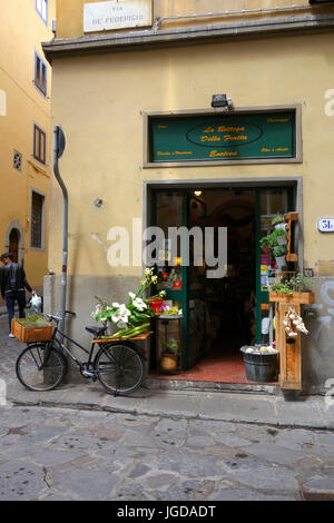 Piccolo negozio di quartiere a Firenze, Italia Foto Stock