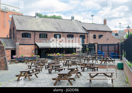 Narrowboats sul canale in esecuzione attraverso Birmingham al posto Danielle Foto Stock