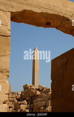 Obelisco in Karnaktempel di Luxor, Obelisco im Karnaktempel von Luxor Foto Stock