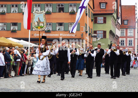 Transilvania, Sassone, home giorno, Transilvania, Dinkelsb?hl, costumi nazionali, pageant, saccheggio selvaggio villaggio , Sie Foto Stock