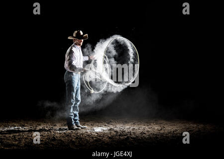 Cowboy caucasica lasso di filatura Foto Stock