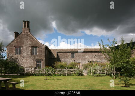 Corte Tretower, Powys, ri-creato in ritardo il giardino medievale Foto Stock