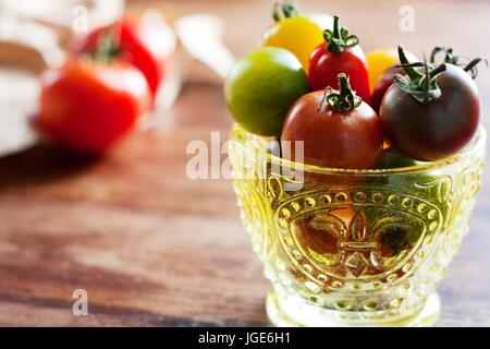Pomodori colorati di tipi differenti Foto Stock