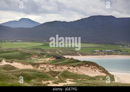 Balnakeil Bay, Scozia. Vista pittoresca delle dune di sabbia a Faraid testa con Balnakeil Bay sulla destra dell'immagine. Foto Stock