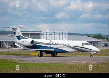 Ember ERJ 135 Legacy 600 aeromobili in aeroporto Dalcross Inverness nelle Highlands scozzesi UK Foto Stock