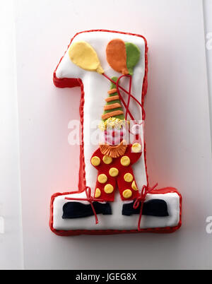 Novità per bambini torta di compleanno: decorate prima torta di compleanno per bambini Foto Stock