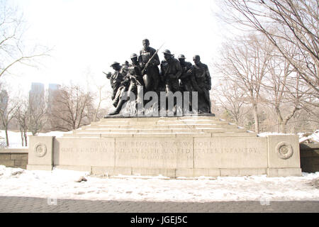 107Th reggimento monumento, Fifth Avenue, Central Park, New York, Stati Uniti Foto Stock