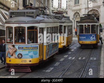 LISBOA PORTOGALLO - Funivia il traffico nella città vecchia - TRAM LISBOA - Lisboa tram © Frédéric BEAUMONT Foto Stock