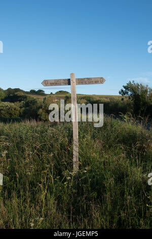 La National Trail South West Coast Path segni in Slapton Sands, Devon Foto Stock