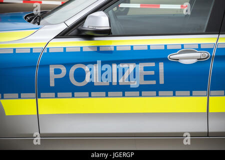 Polizei segni su una macchina della polizia tedesca . Foto Stock