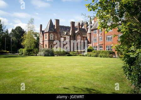 Ampia verde prato di fronte Abbots Barton Hotel in Canterbury Kent REGNO UNITO Foto Stock