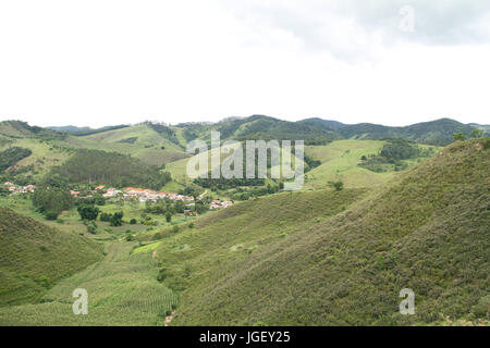 Semina di mais, città, 2016 Merces, Minas Gerais, Brasile. Foto Stock