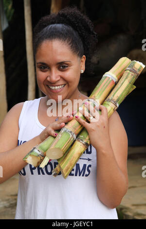 Persona, donna, sorriso, zucchero, agriturismo, 2016, Merces, Minas Gerais, Brasile Foto Stock