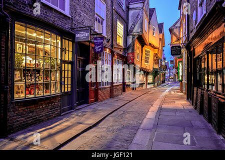 Il Caos Street, York, nello Yorkshire, Inghilterra, Regno Unito Foto Stock
