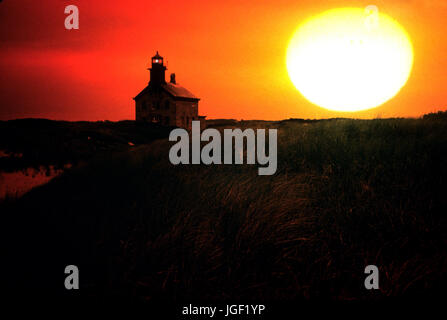 Luce del nord su Block Island, RI. Un effetto speciale immagine - sun immagine combinata con il faro image.Rhode Island, STATI UNITI D'AMERICA Foto Stock