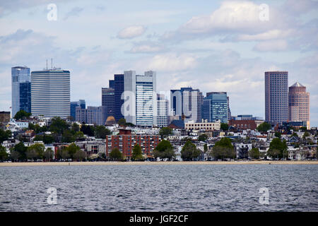 Vista dal punto di columbia su South Boston verso il centro del distretto finanziario di Boston - USA Foto Stock