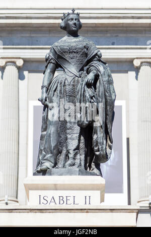 Statua di Isabel II, regina di Spagna, posto sulla Plaza de Isabel II, oltre al Teatro Real di Madrid in Spagna Foto Stock