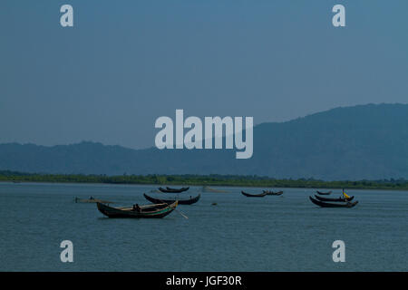 Vista del fiume Naf atTeknaf. Cox's Bazar, Bangladesh. Foto Stock