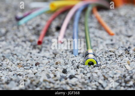 Alcuni cavi a fibra ottica a banda larga sito di costruzione Foto Stock