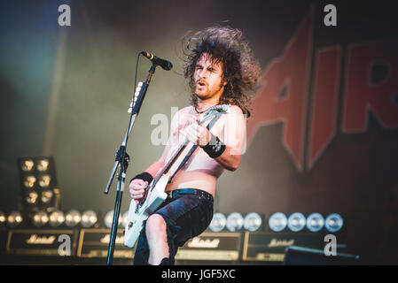 Giugno 17, 2017: Airbourne performance dal vivo sul palco del Festival Hellfest 2017 in Clisson Foto: Alessandro Bosio Foto Stock