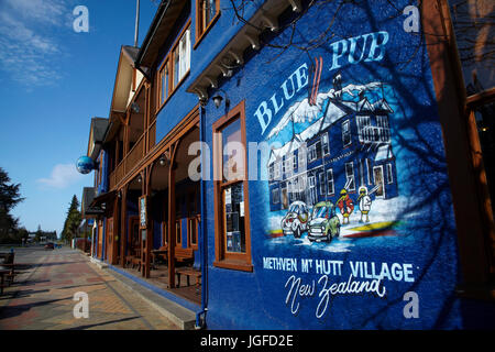 Pub blu, Methven, metà Canterbury, Isola del Sud, Nuova Zelanda Foto Stock