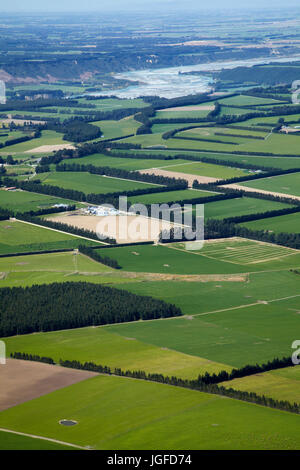 Canterbury Plains e Rakaia River visto dal Monte Hutt, metà Canterbury, Isola del Sud, Nuova Zelanda Foto Stock