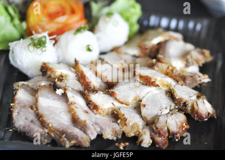 Banh Hoi o carne di maiale alla griglia con noodle (cibo vietnamita) Foto Stock