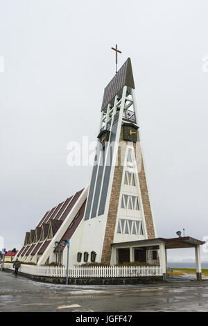 Hammerfest chiesa (1961) è la chiesa parrocchiale di Hammerfest comune nella contea di Finnmark, Norvegia Foto Stock