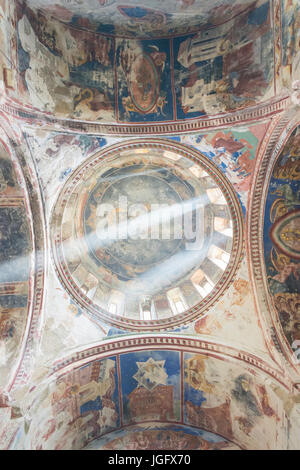 Murale del Cristo Pantocrator sulla cupola centrale nella cattedrale della Natività della Vergine, Monastero di Gelati, Kutaisi, Imereti provincia (Mkhare), Georgia Foto Stock